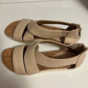 Adrienne Vittadini CLAUD SPORT Beige/Tan Cork Insole Sandals 7.5 medium
